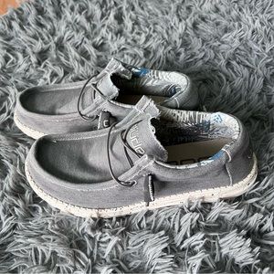 HEY DUDES SIZE 8 MEN